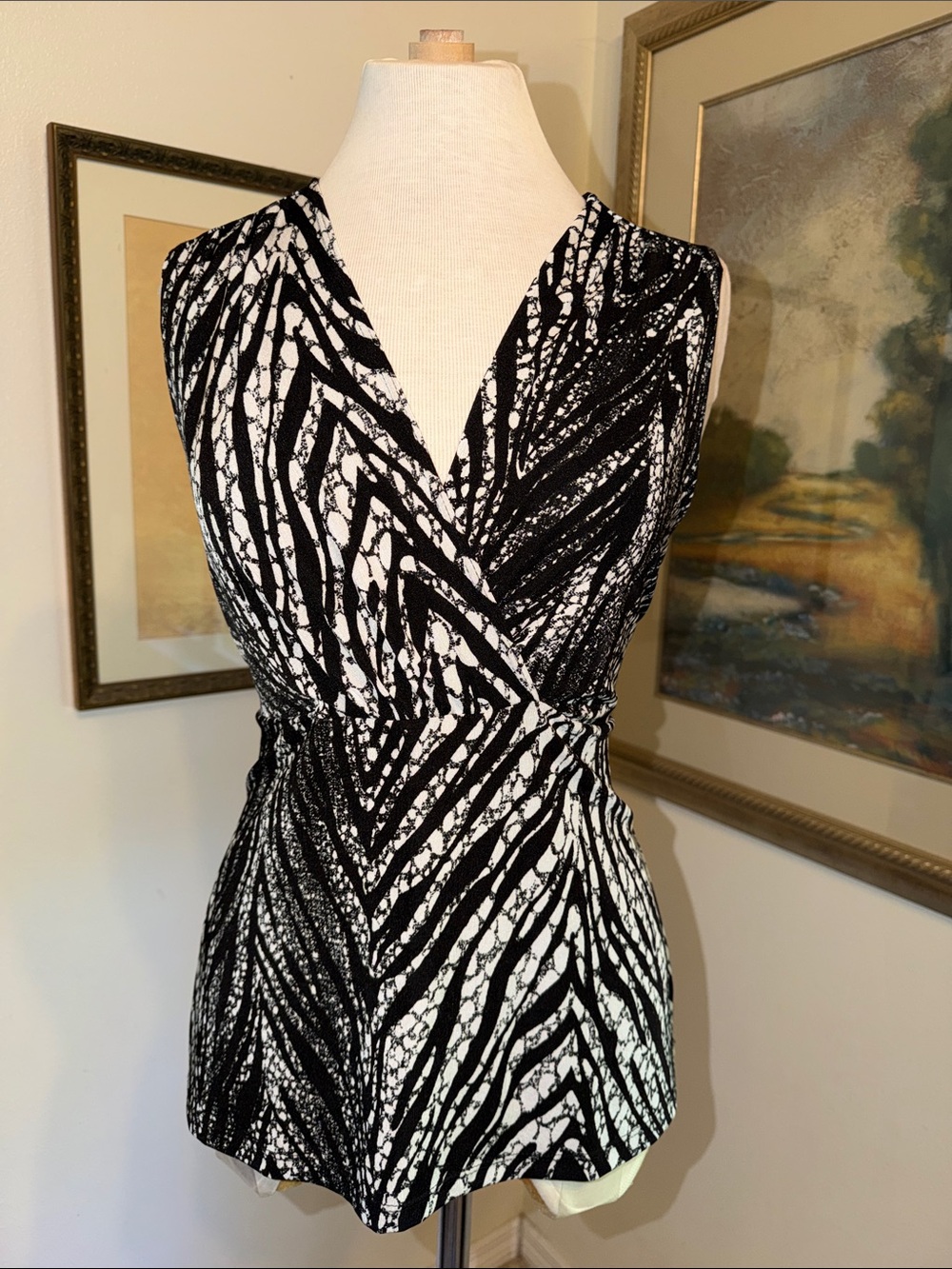 Chico’s Top Black & White Sleeveless Faux Wrap Size 3=XL